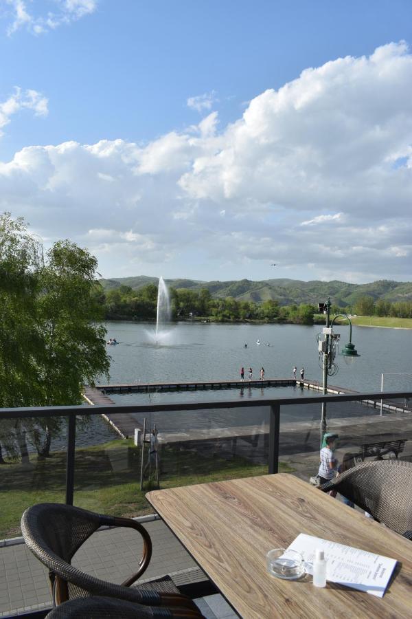 Prenociste Srebrno Jezero Hotel Veliko Gradiste Exterior photo