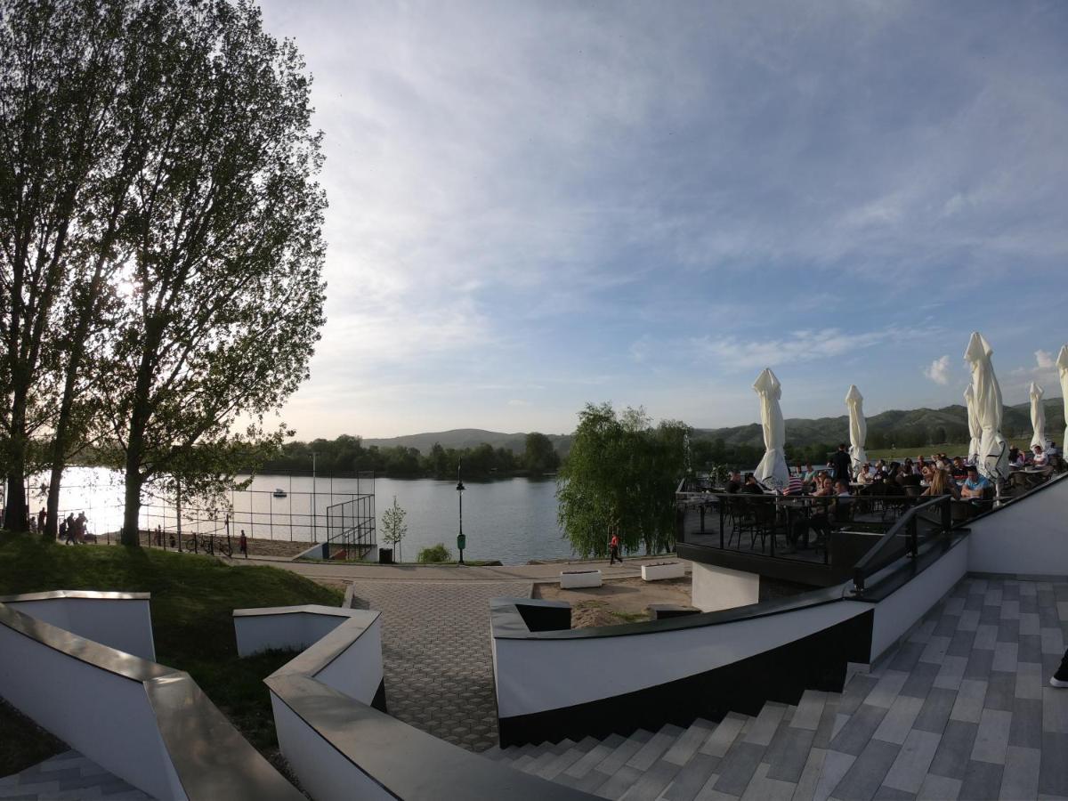 Prenociste Srebrno Jezero Hotel Veliko Gradiste Exterior photo