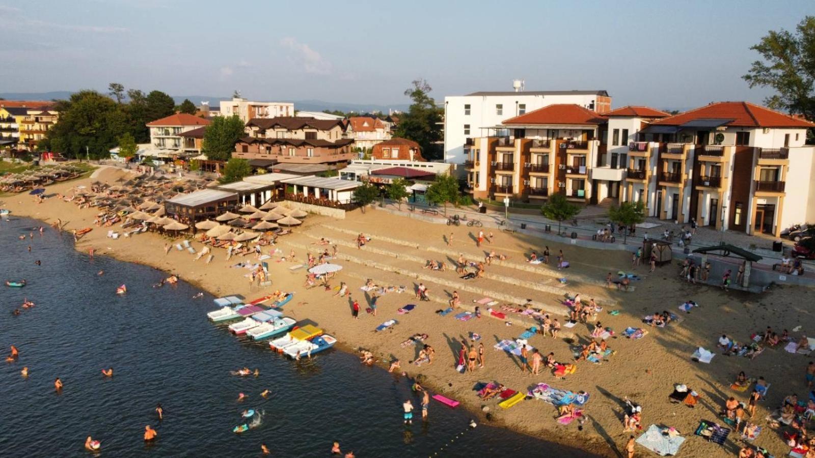 Prenociste Srebrno Jezero Hotel Veliko Gradiste Exterior photo